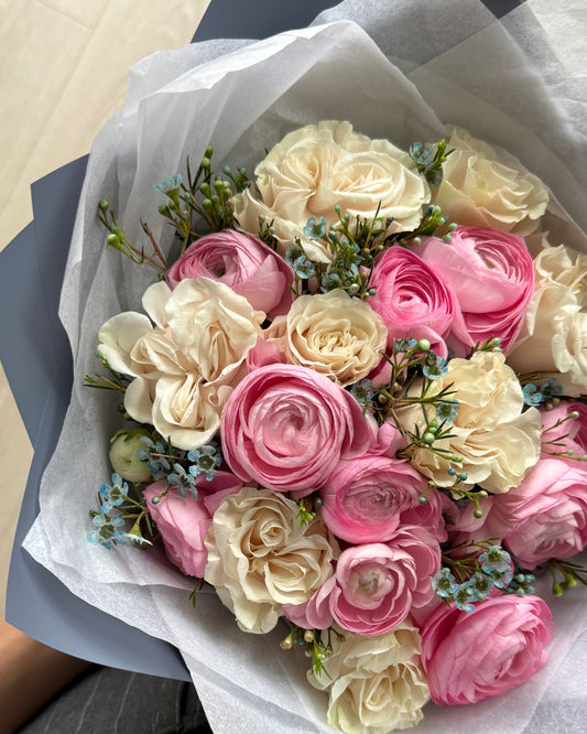 Cotton Expression & Ranunculus Mix