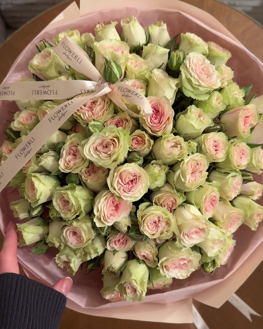 Bicolour spray roses mono